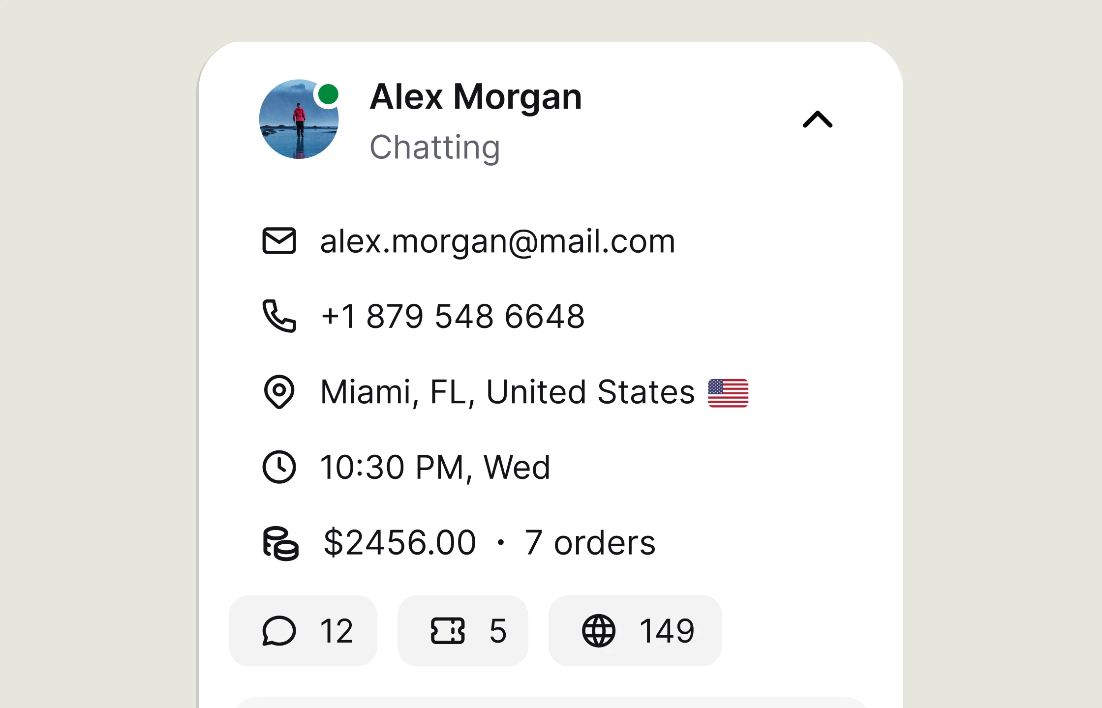 A customer's name, email, time zone, and location in live chat by Text.