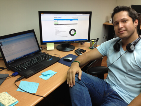 Juan from Resume Companion working with LiveChat
